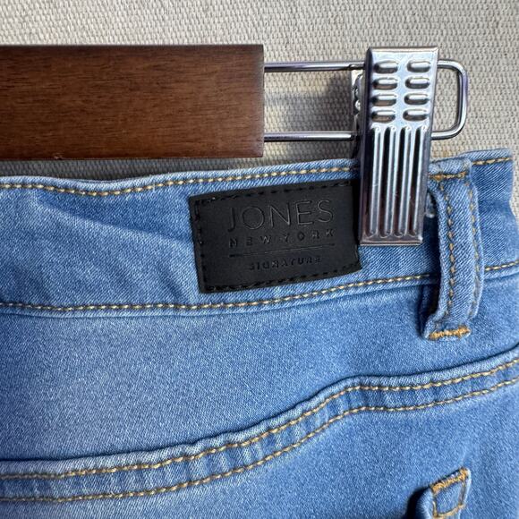 Jones New York Signature Size 8 Blue Denim Bermuda Shorts Casual Wear - Picture 6 of 10